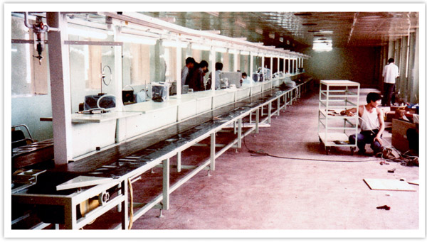1969年，公司前身佛山市半导体材料厂成立，是佛山市电子工业局下属国营企业，主要生产单晶硅、多晶硅、硅外延片等产品